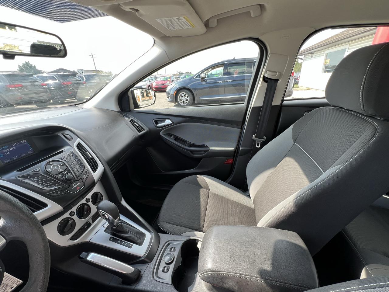 Ford Focus SE Sedan 2013