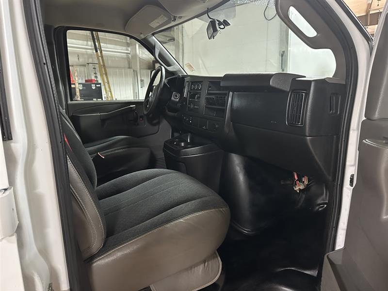 GMC Savana Cargo Van  2018