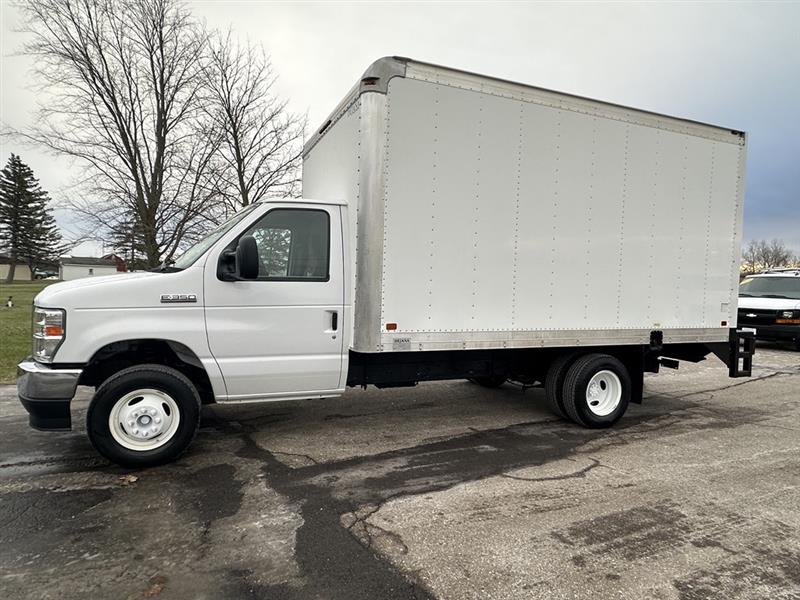 Ford E-Series Cutaway  2021