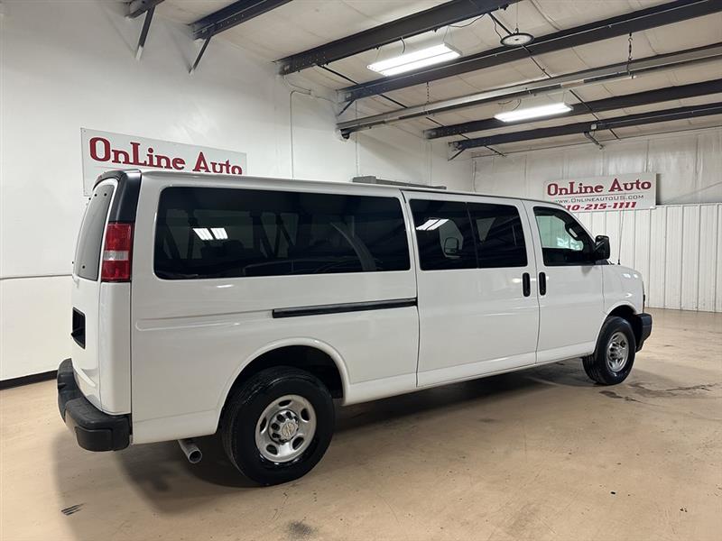 Chevrolet Express Passenger  2023
