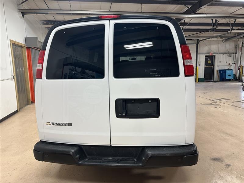 Chevrolet Express Passenger  2023