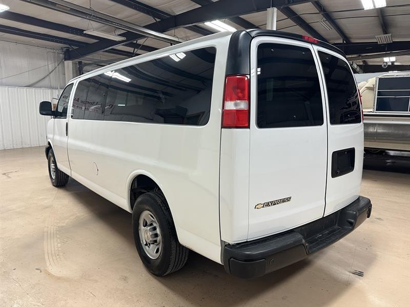 Chevrolet Express Passenger  2023