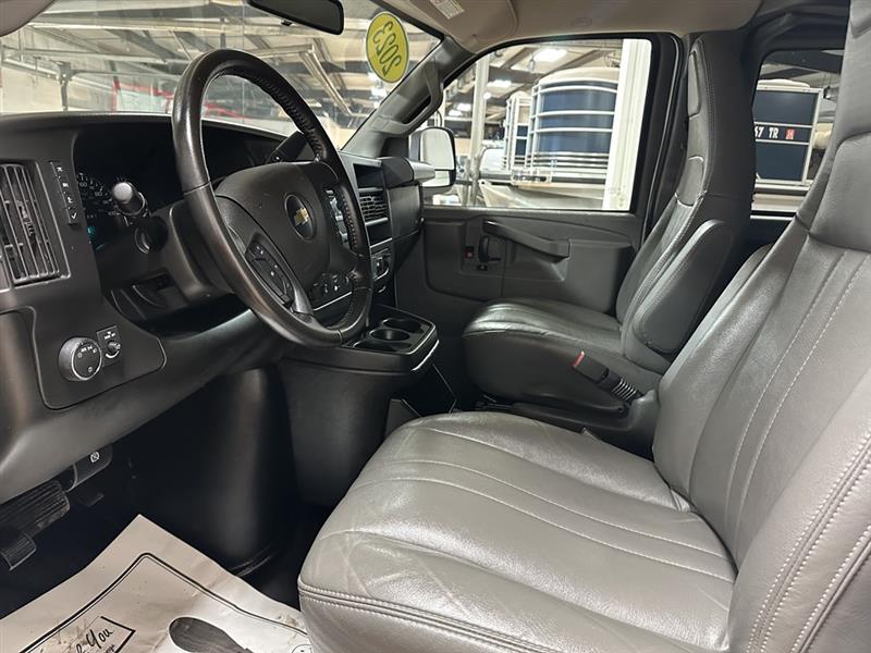 Chevrolet Express Passenger  2023