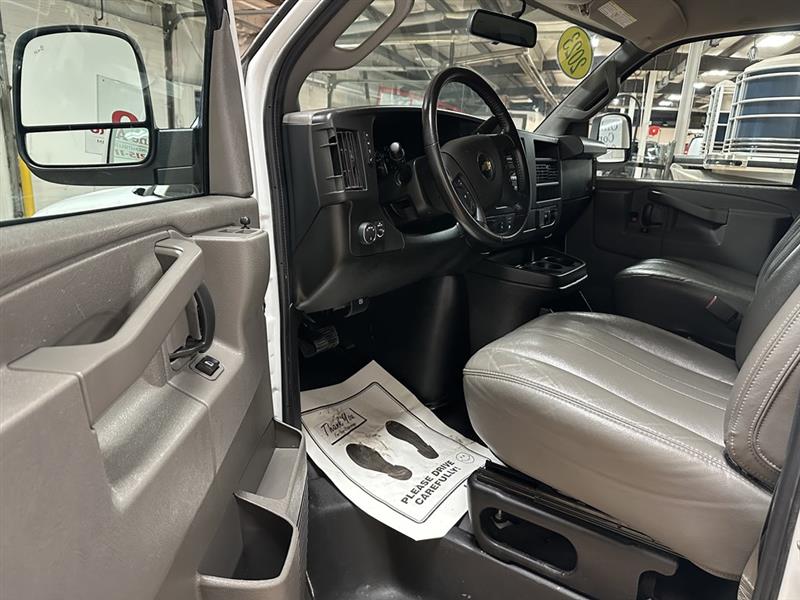 Chevrolet Express Passenger  2023