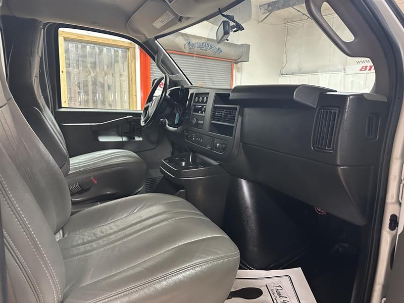 Chevrolet Express Passenger  2023