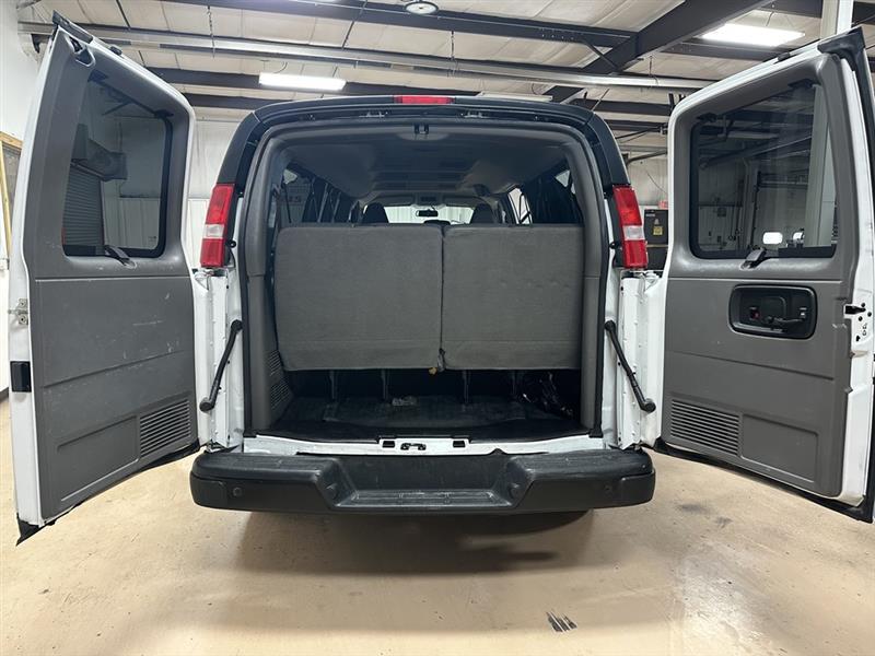 Chevrolet Express Passenger  2023