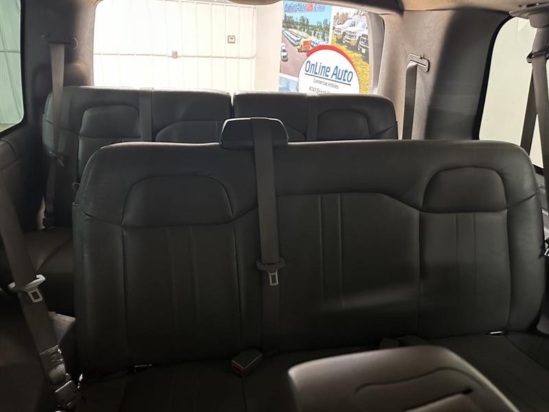 Chevrolet Express Passenger  2023