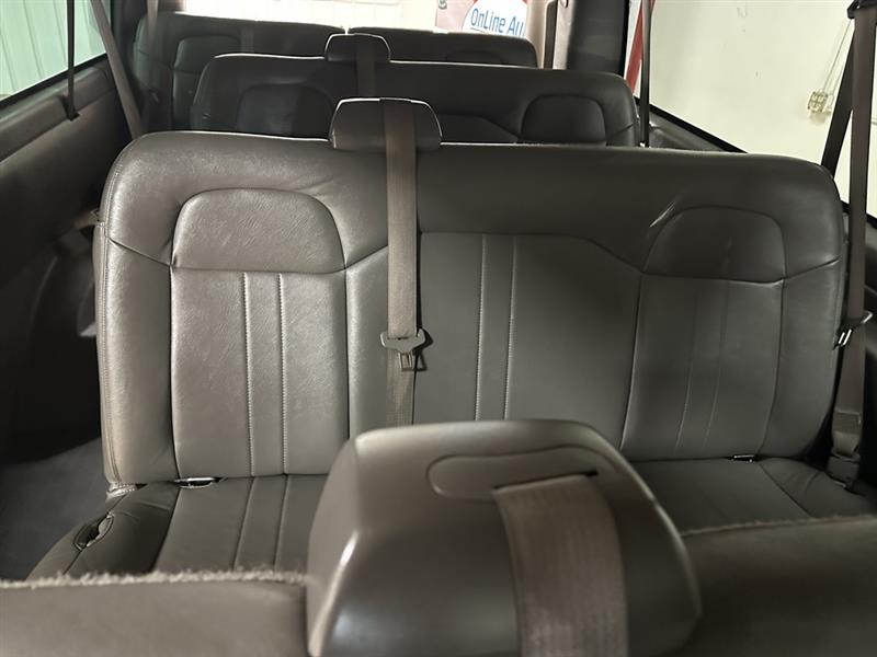 Chevrolet Express Passenger  2023