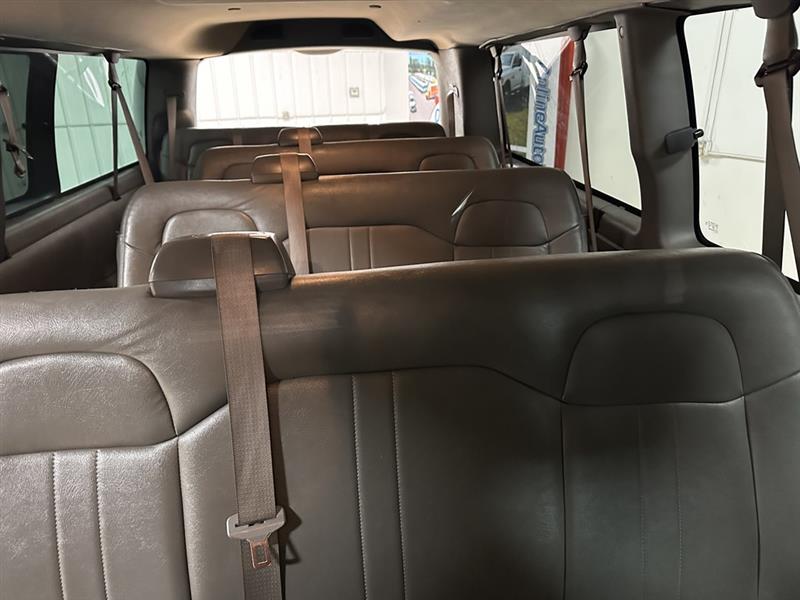 Chevrolet Express Passenger  2023