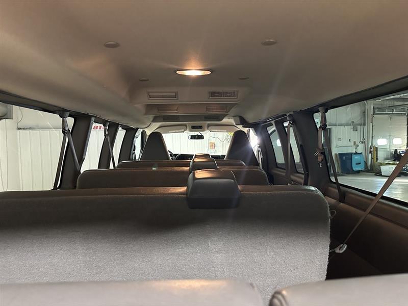 Chevrolet Express Passenger  2023