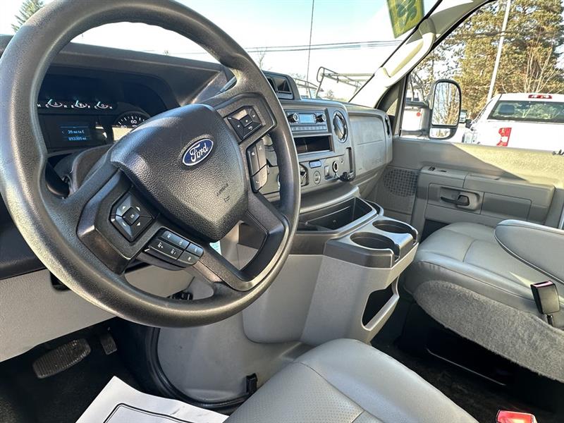 Ford E-Series Cutaway  2022