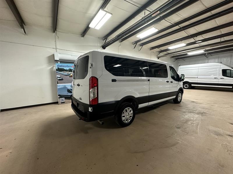 Ford Transit Passenger Wagon  2023