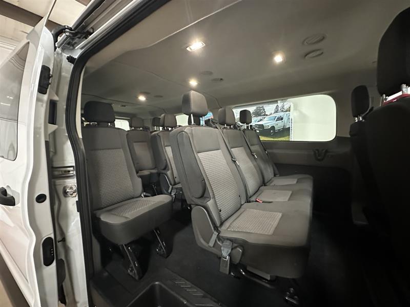 Ford Transit Passenger Wagon  2023