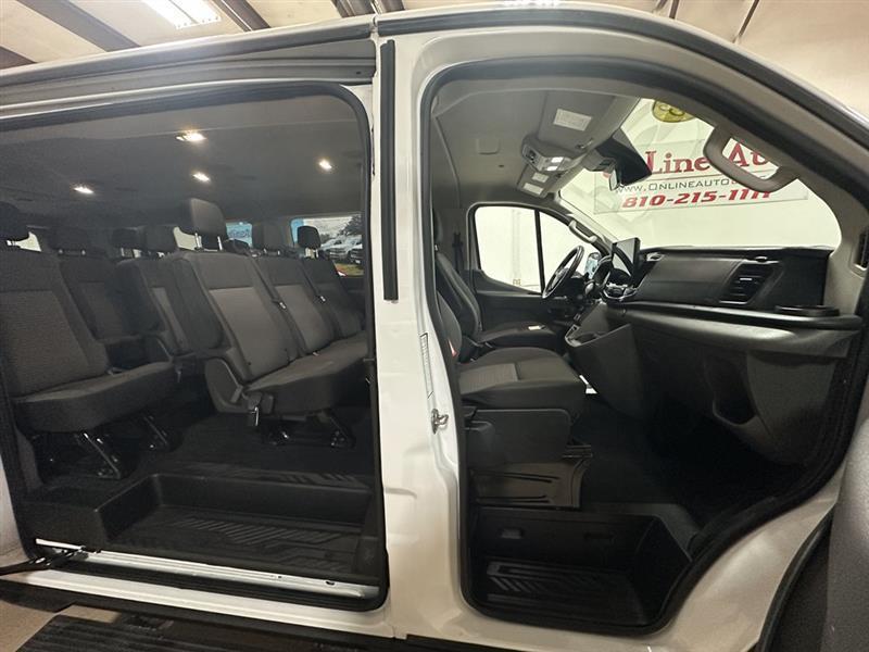 Ford Transit Passenger Wagon  2023