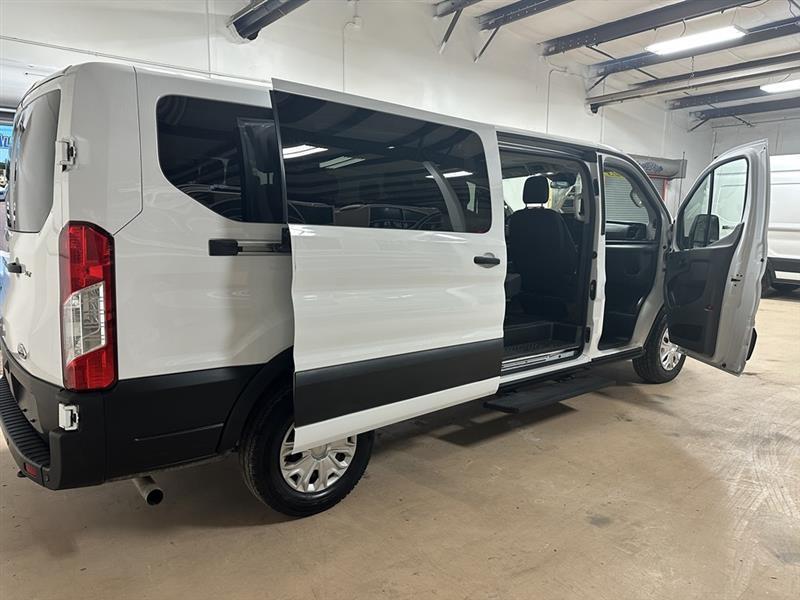 Ford Transit Passenger Wagon  2023