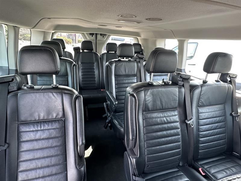 Ford Transit Passenger Wagon  2023