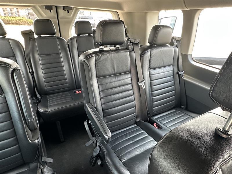 Ford Transit Passenger Wagon  2023