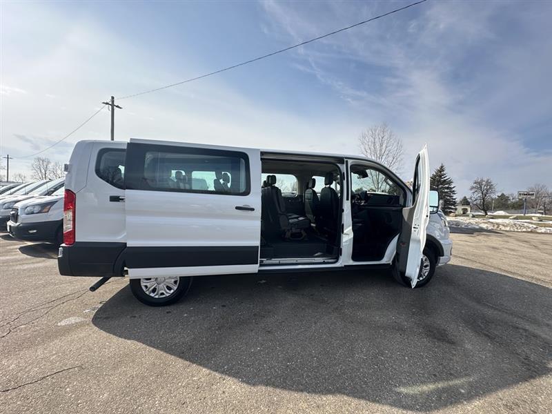 Ford Transit Passenger Wagon  2023
