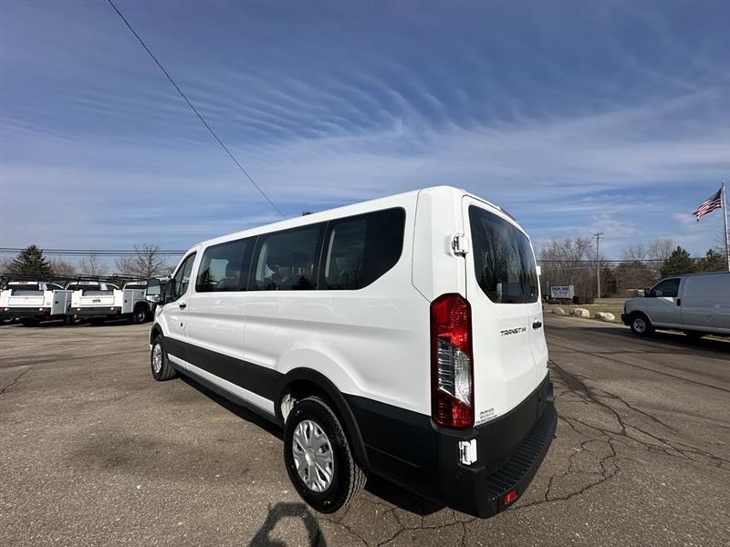 Ford Transit Passenger Wagon  2023