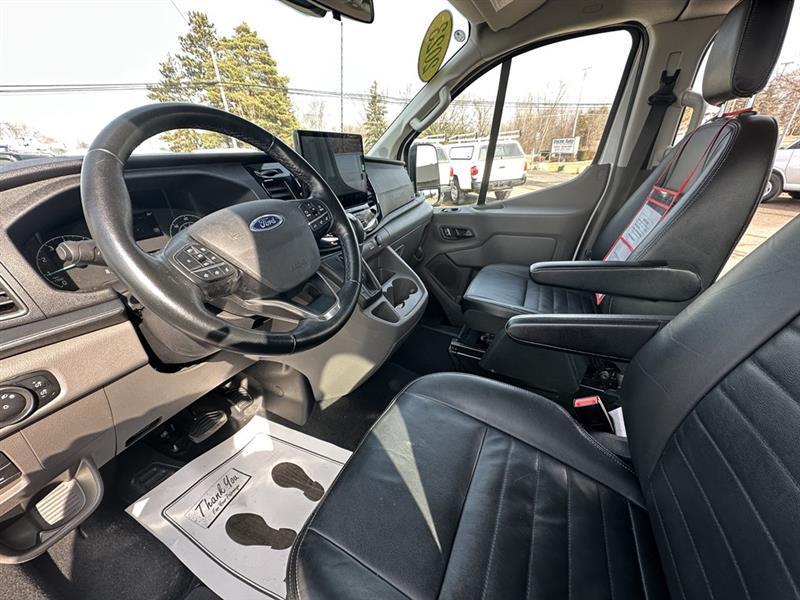 Ford Transit Passenger Wagon  2023