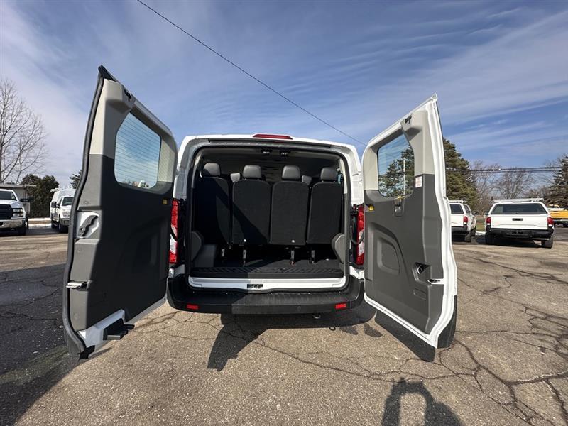 Ford Transit Passenger Wagon  2023