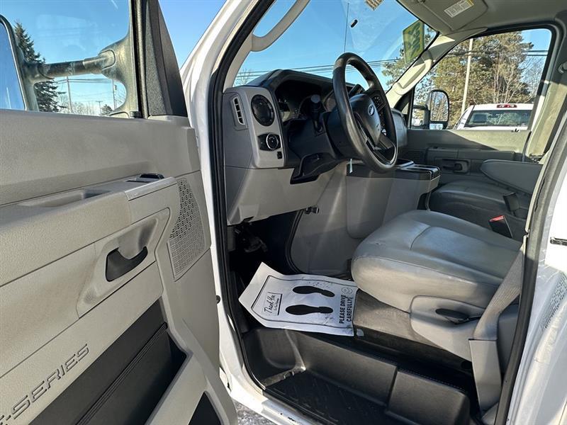 Ford Econoline  2024