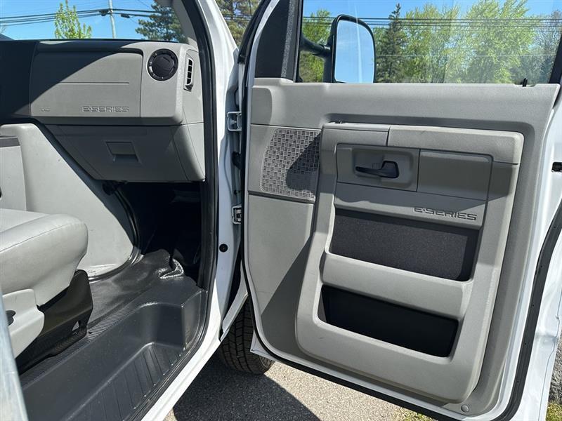 Ford Econoline  2022