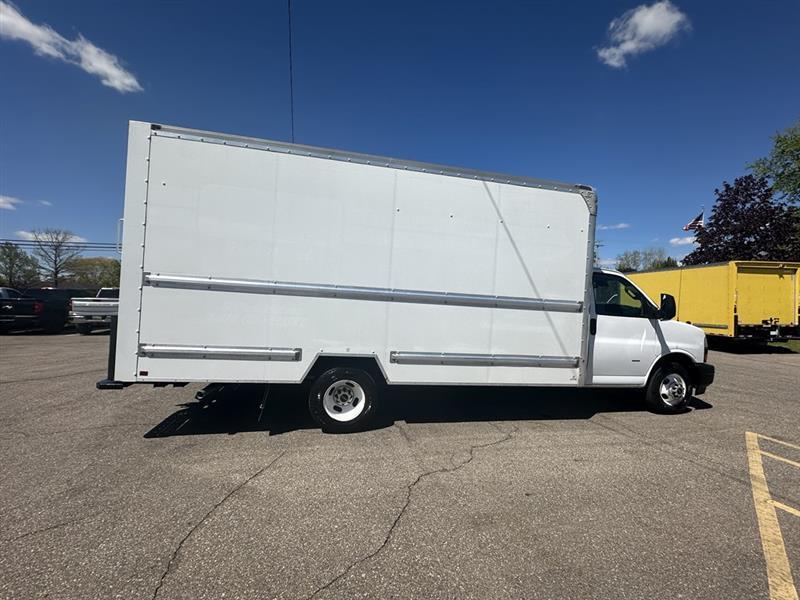 GMC Savana  2021