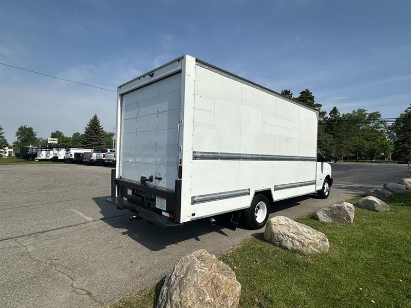 GMC Savana  2021