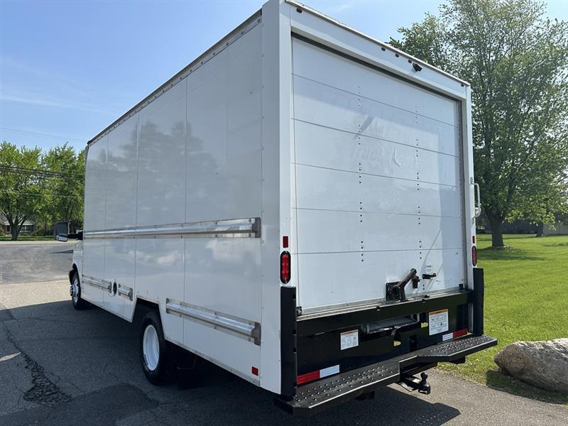 GMC Savana  2021