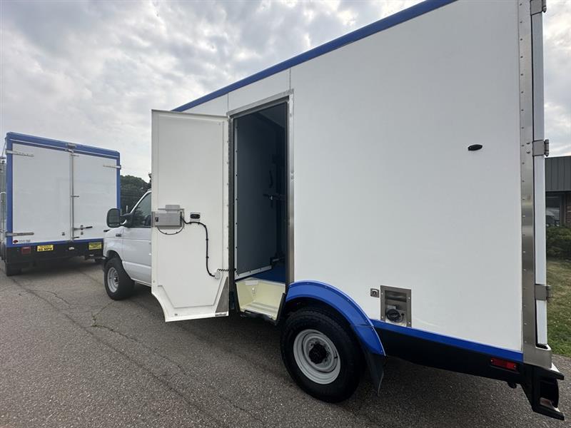 Ford Econoline  2023