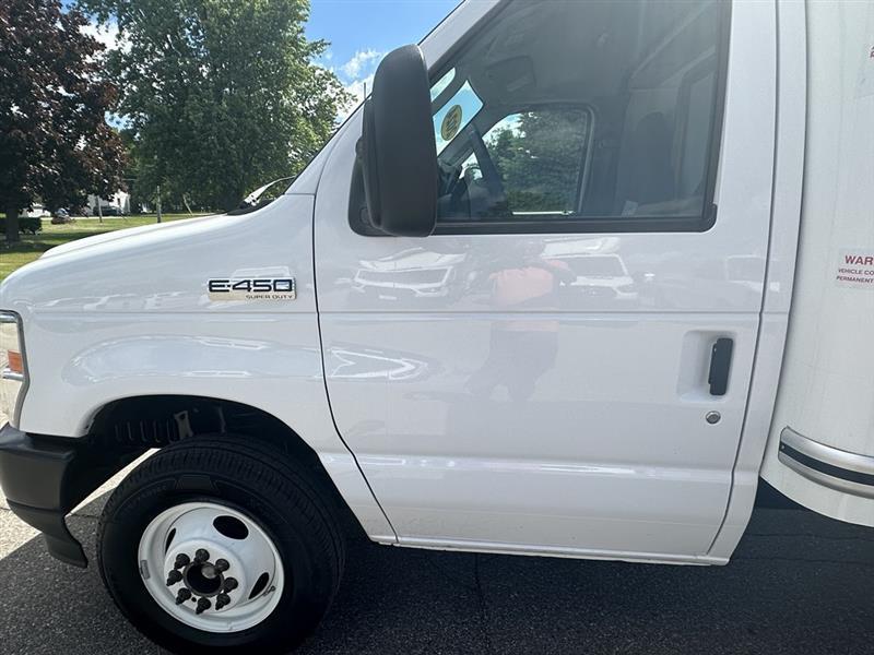 Ford Econoline  2024