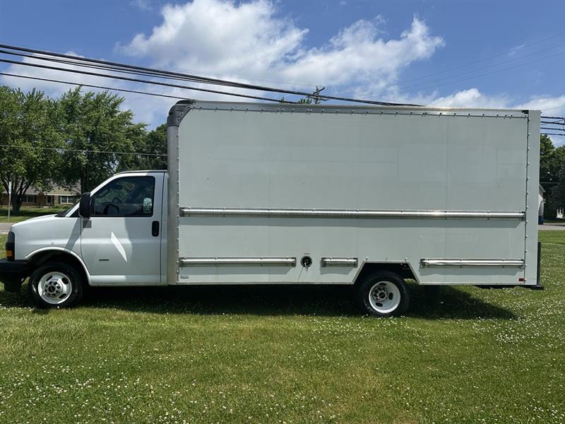 GMC Savana  2022