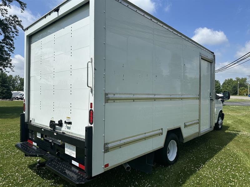 GMC Savana  2022