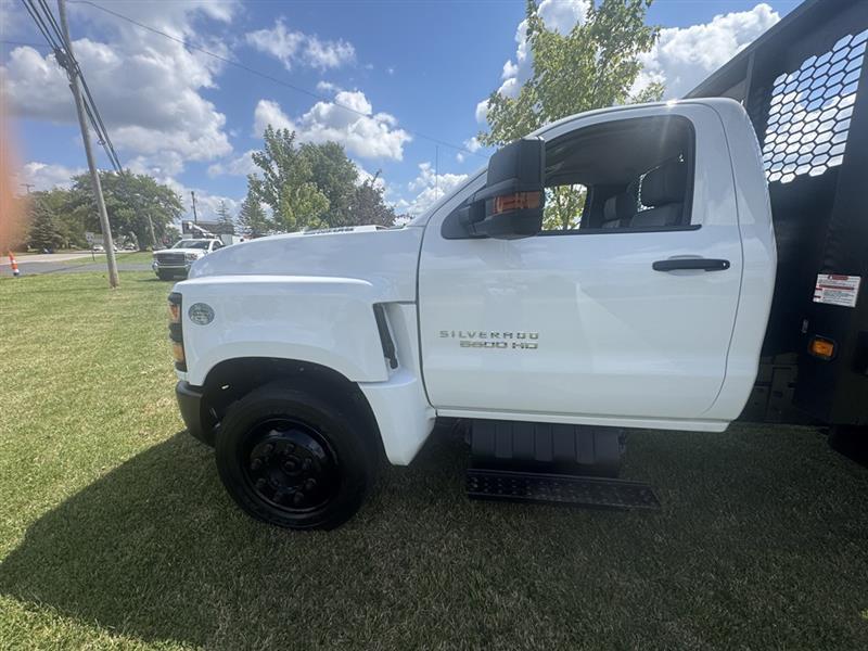 Chevrolet Dump Truck  2023