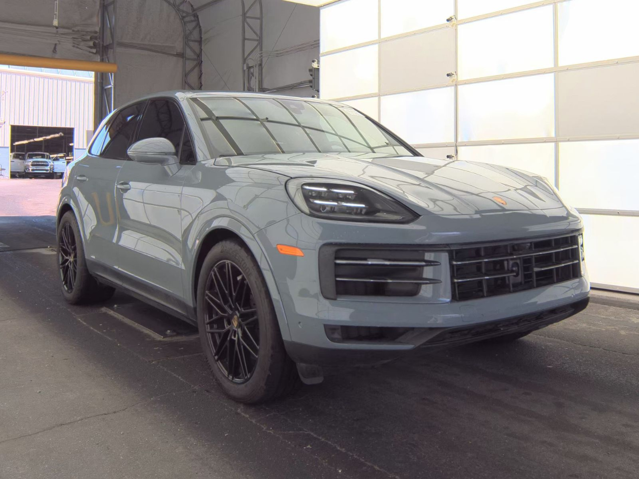 2024 Porsche Cayenne Base photo 2