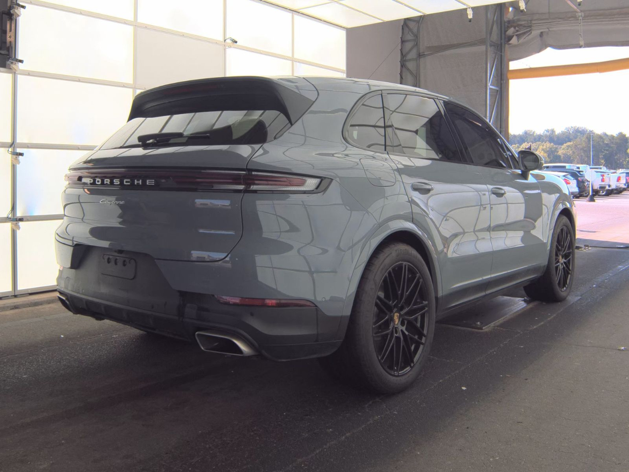 2024 Porsche Cayenne Base photo 3