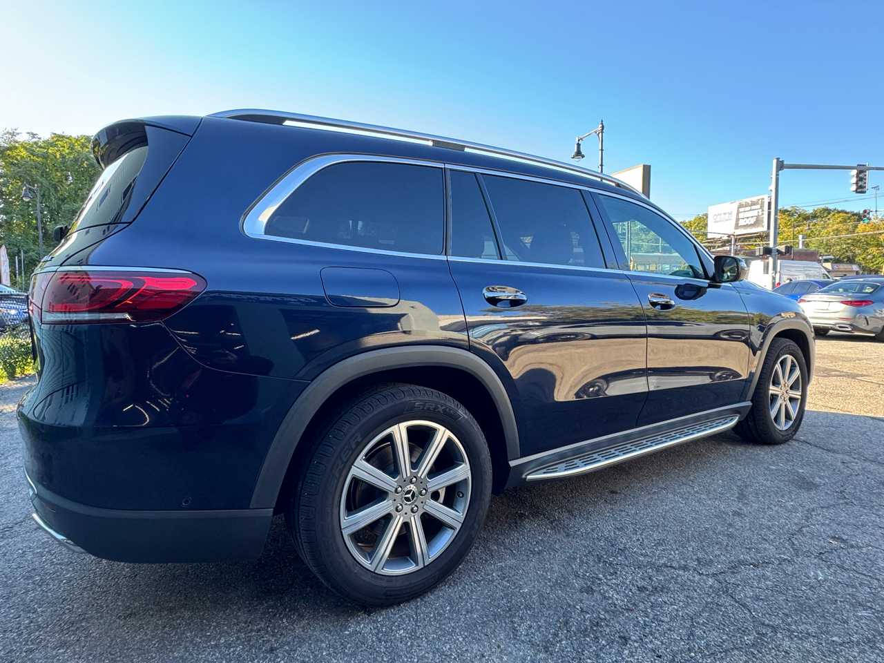 2022 Mercedes Benz GLS 450 4MATIC photo 3