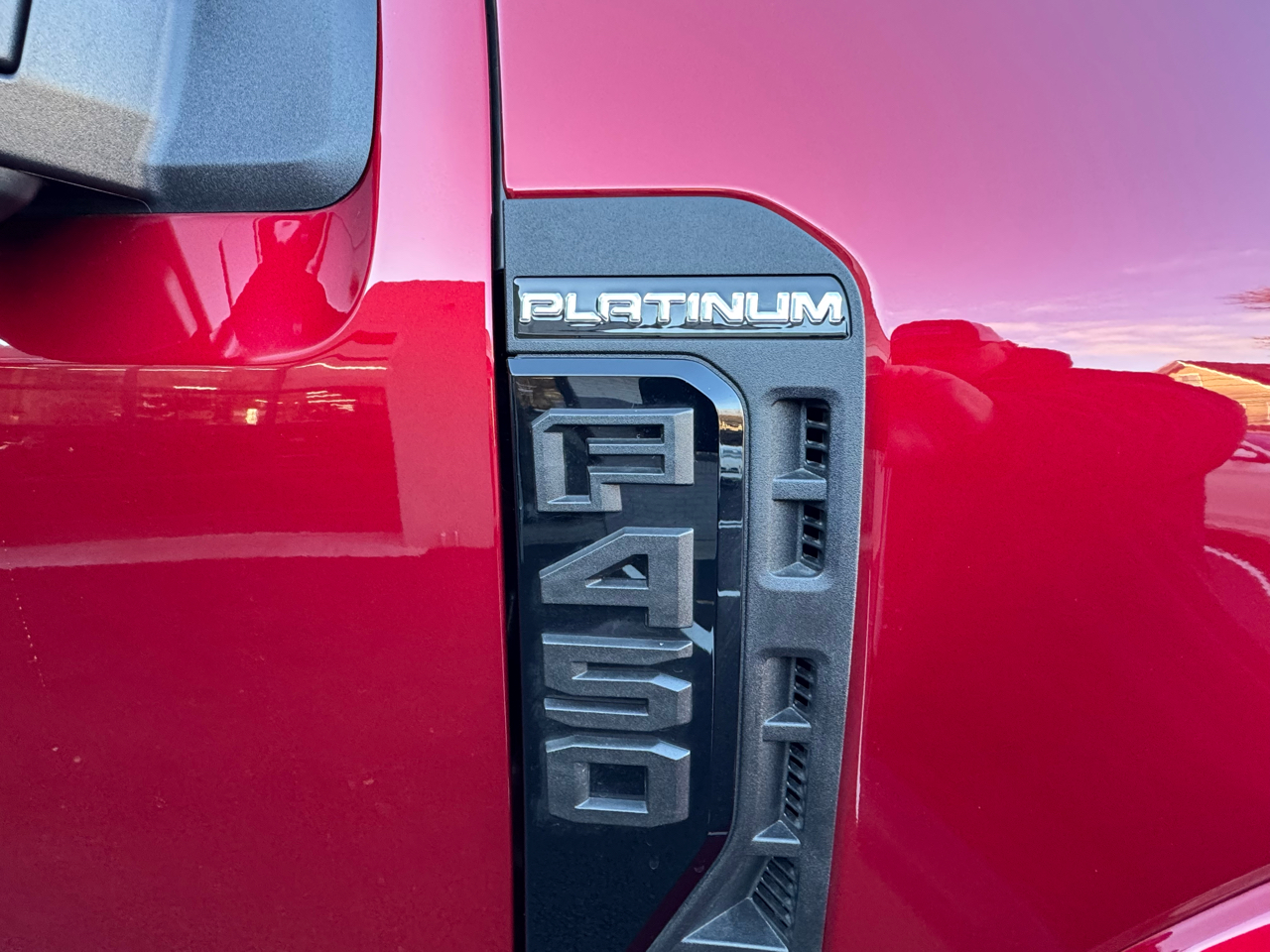 Ford Super Duty F-450 DRW Platinum 4WD Crew Cab 8' Box 2026