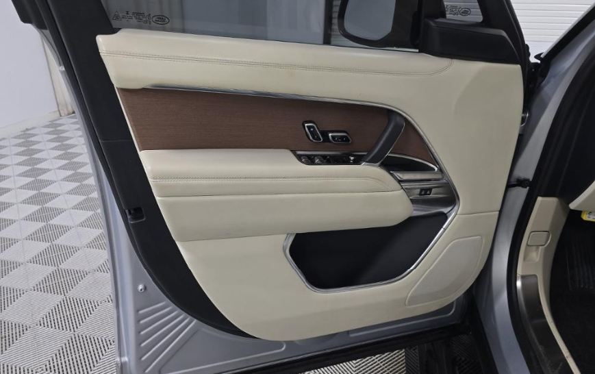 Land Rover Range Rover P400 SE SWB 2023