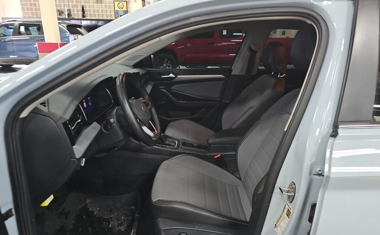 Volkswagen Jetta SE Auto 2025