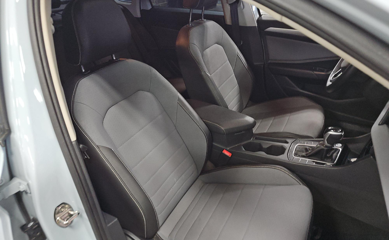 Volkswagen Jetta SE Auto 2025