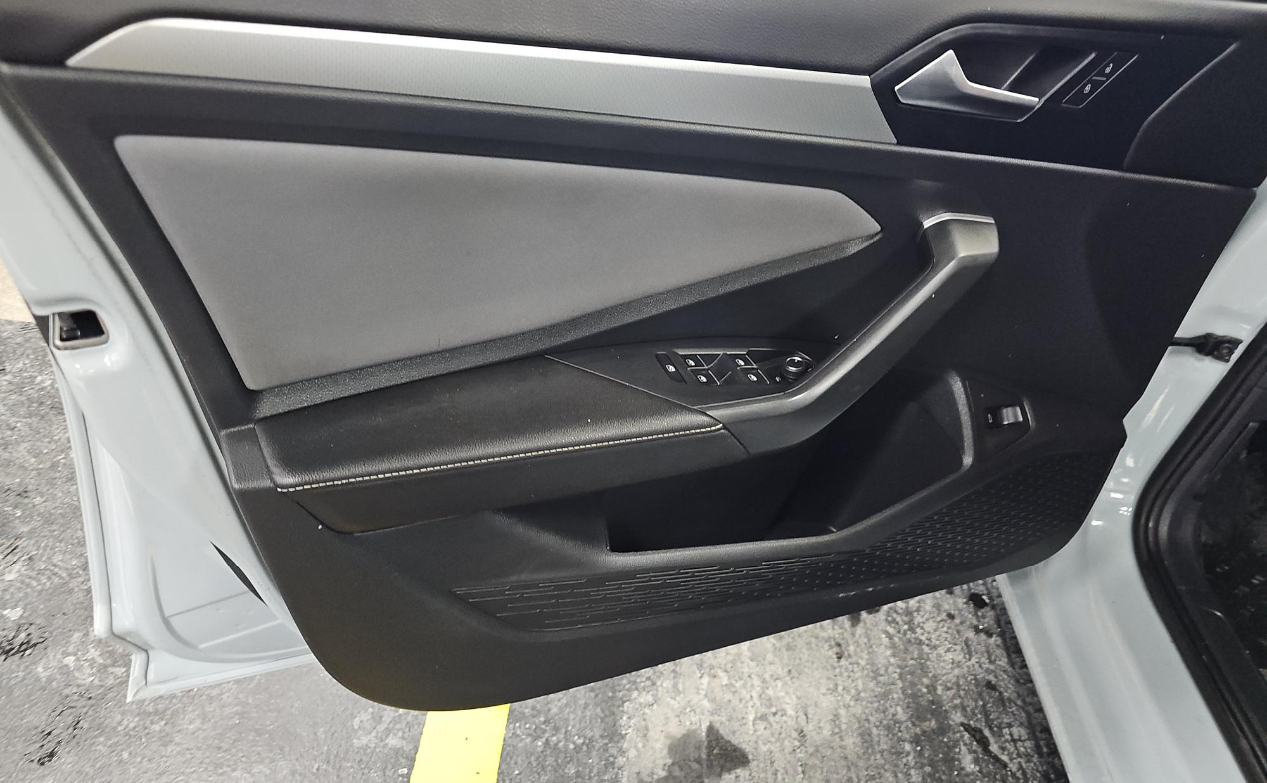 Volkswagen Jetta SE Auto 2025