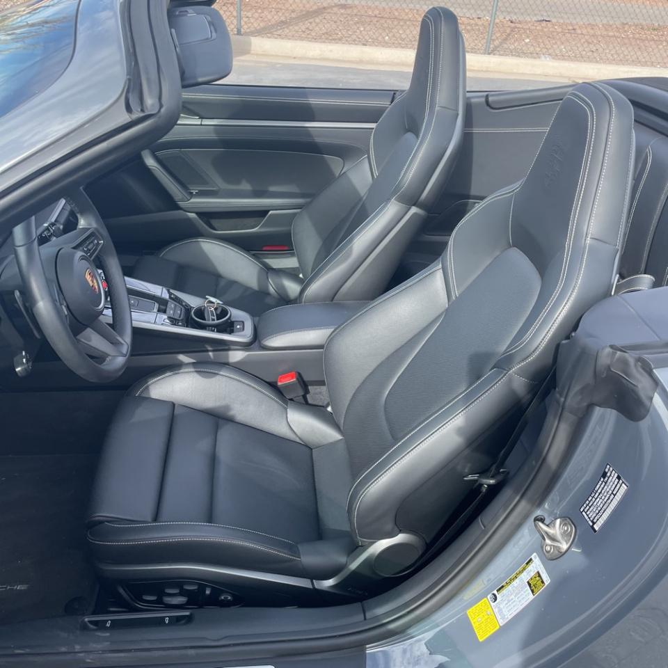 Porsche 911 Carrera Cabriolet 2025