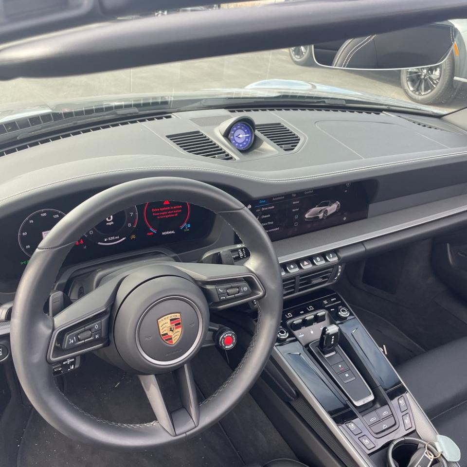 Porsche 911 Carrera Cabriolet 2025