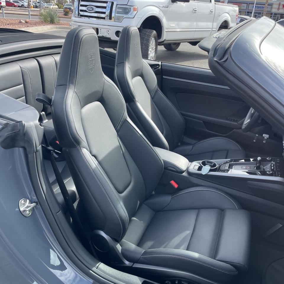 Porsche 911 Carrera Cabriolet 2025