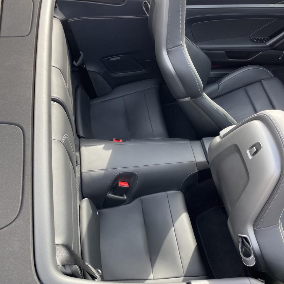 Porsche 911 Carrera Cabriolet 2025