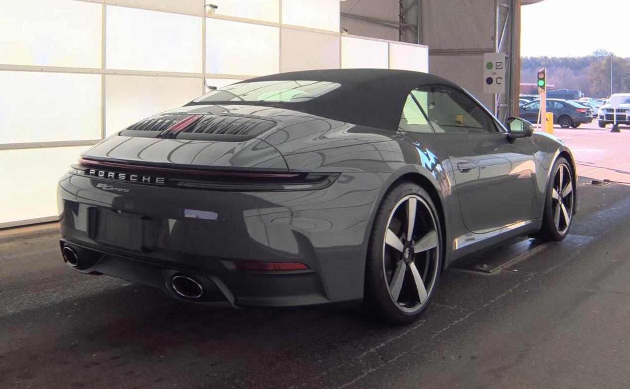 Porsche 911 Carrera Cabriolet 2025