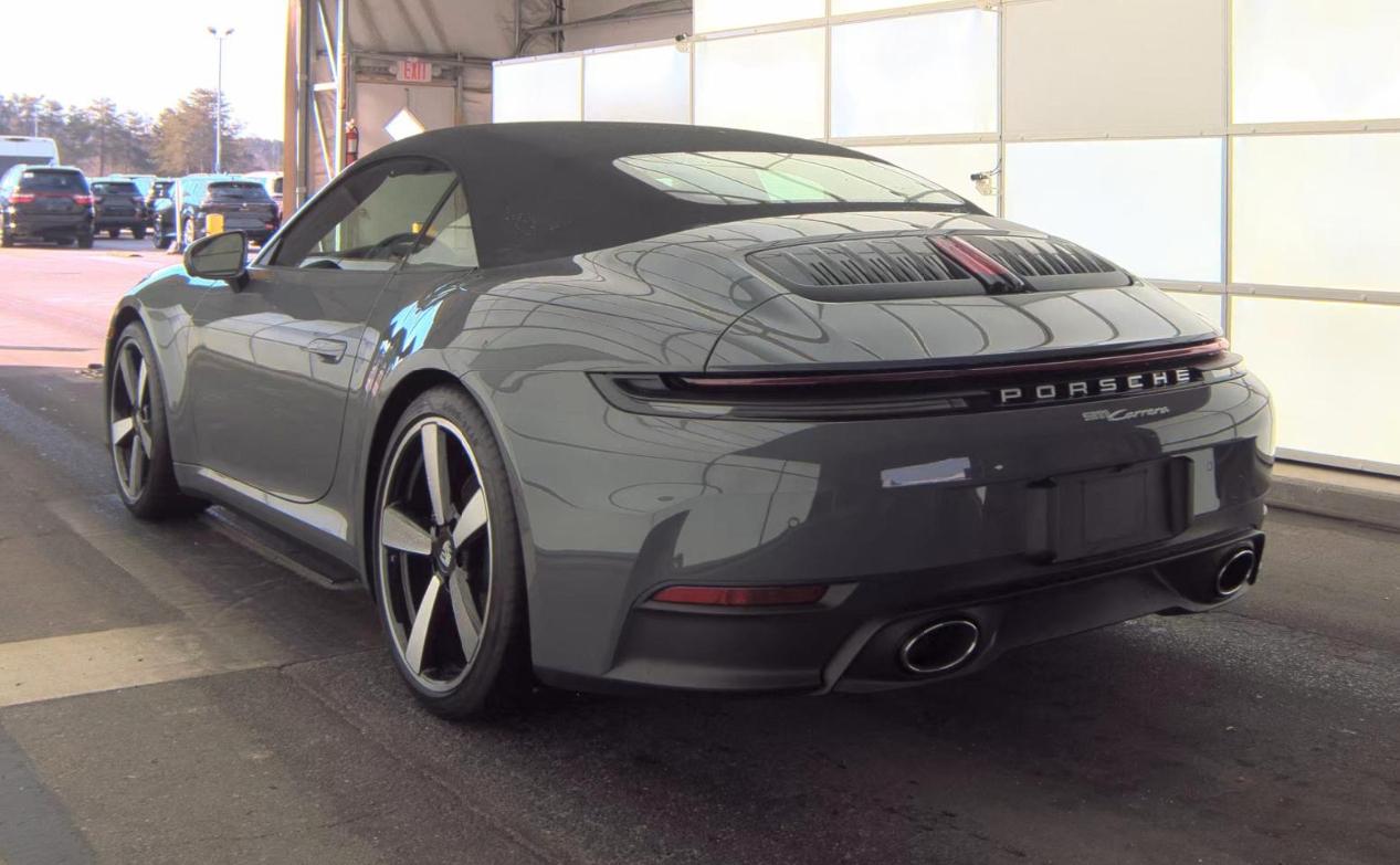 Porsche 911 Carrera Cabriolet 2025