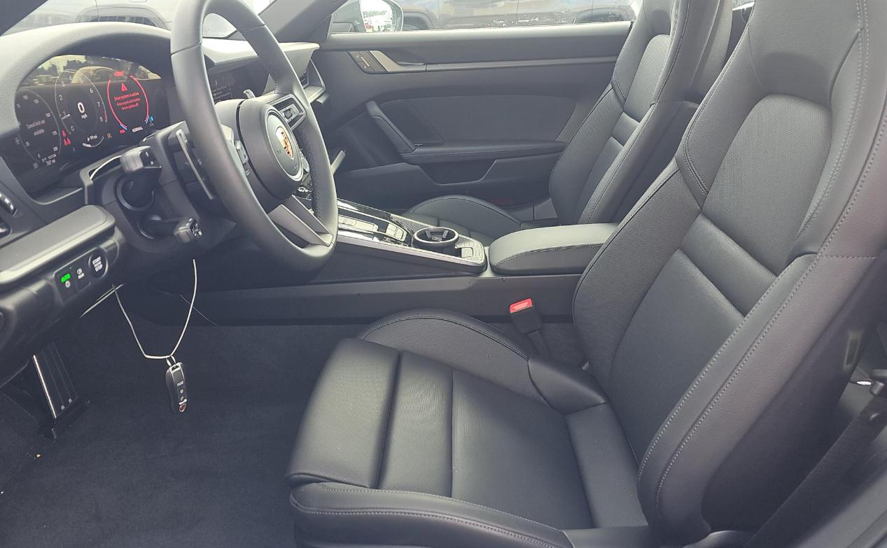 Porsche 911 Carrera Cabriolet 2025